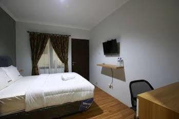 Hotel Reddoorz At Cipete Utara 3*